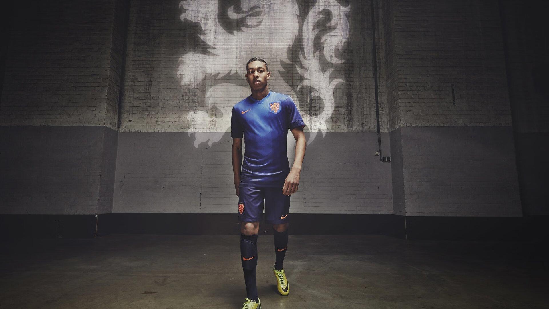 四年独一档!姆巴佩创纪录连续入选年度最佳阵容,定义足坛新纪元