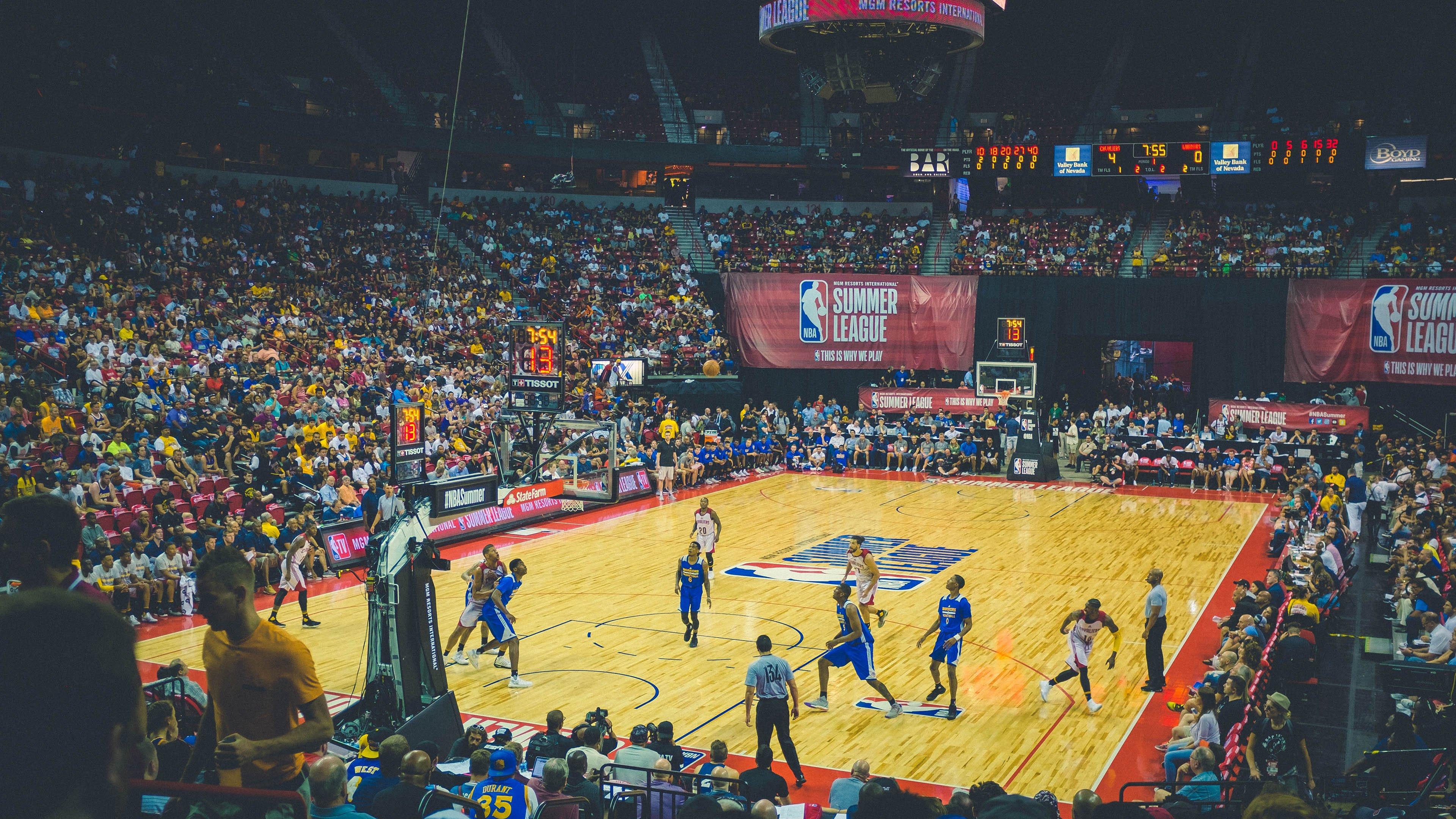 国安U21小将化身社区大白，绿茵场外的拼搏更让我理解责任